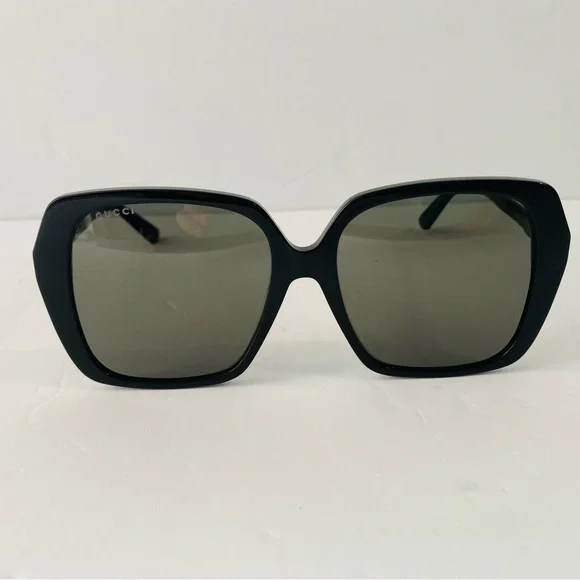 New Gucci Women’s Square Ladies Sunglasses
Item No. GG0533SA 001 56 - Picture 12 of 14